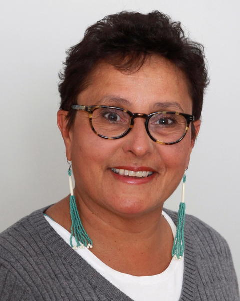 paula peters headshot